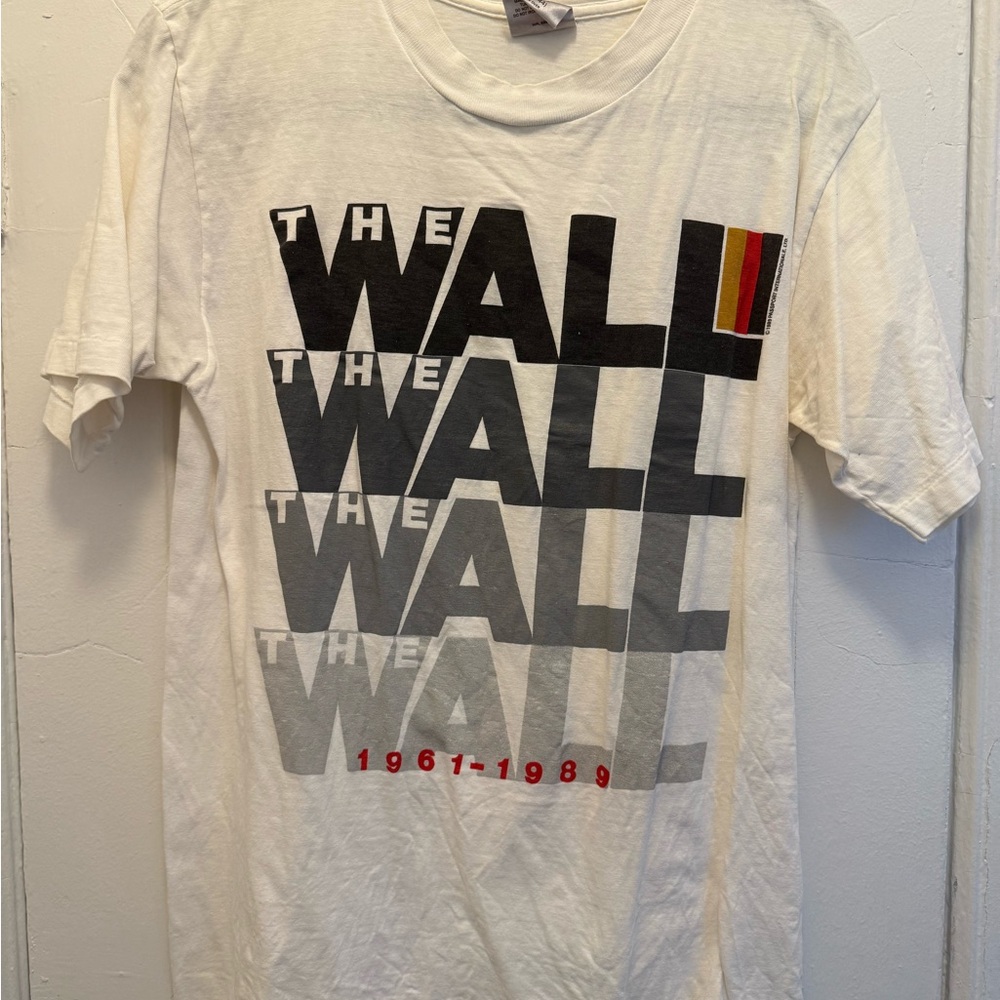 The (Berlin) Wall Graphic T-Shirt - White, Black, Red